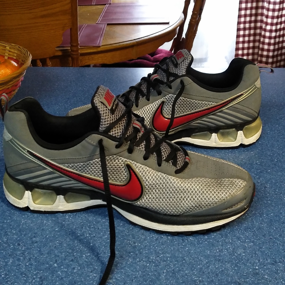 NIKE Air Agitate